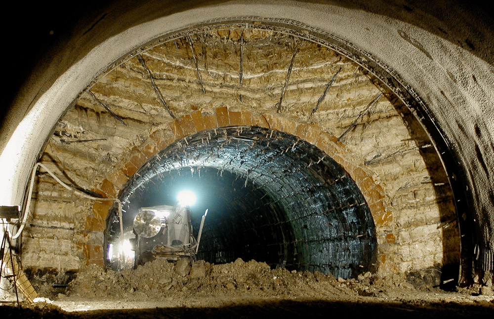 Mainzer Tunnel bei Nacht